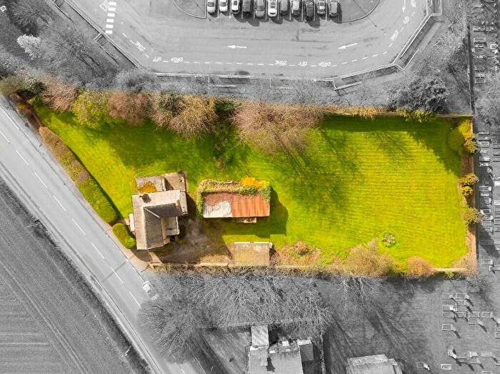 3 Bedroom Detached House For Sale In Cutsyke Road, Featherstone, Pontefract, WF7