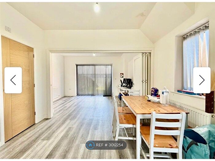 4 Bedroom Semi-Detached House To Rent In New Dawn Place, Swindon, SN1