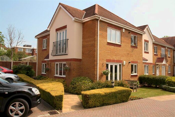 2 Bedroom Flat To Rent In Ashbourne Lodge, Hazelwood Lane, Palmers Green, London, N13