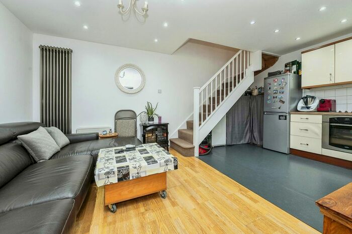 1 Bedroom End Of Terrace House For Sale In Copperfields, Luton, Bedfordshire, LU4