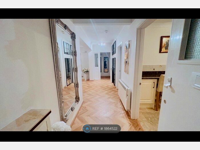 3 Bedroom Flat To Rent In Monkton Court, Bournemouth, BH4