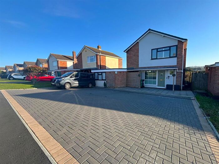 4 Bedroom Detached House For Sale In Field Barn Drive, Southill, DT4