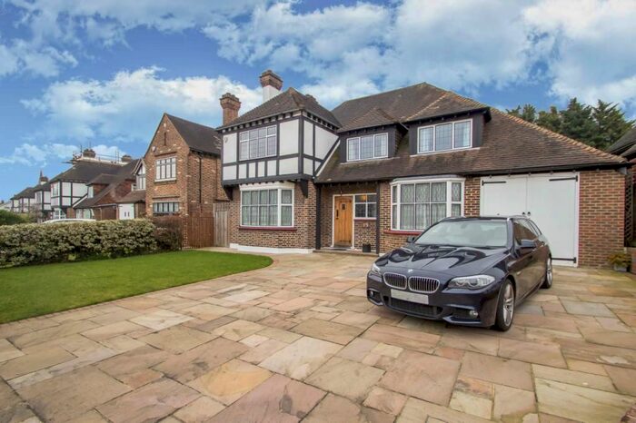 4 Bedroom Detached House To Rent In Greenways, Beckenham, BR3