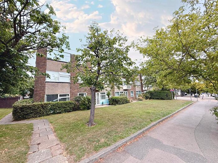 1 Bedroom Apartment For Sale In Hutton Road, Shenfield, Brentwood, CM15