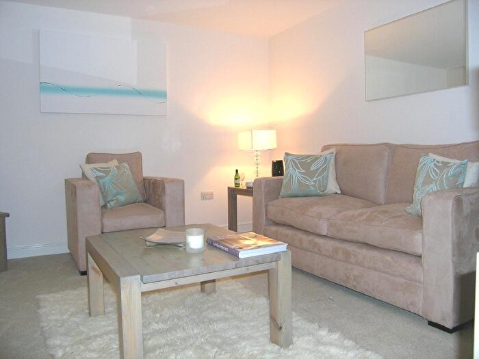 1 Bedroom Apartment To Rent In Cline Road, N11