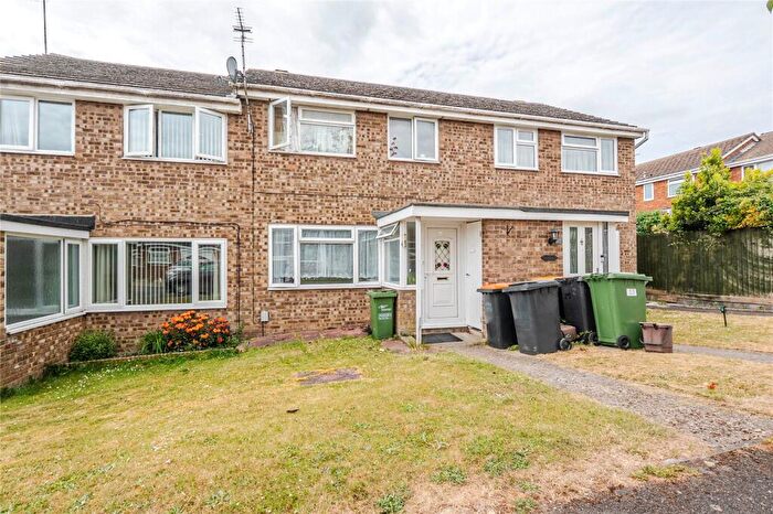 3 Bedroom Terraced House For Sale In Englands Avenue, Dunstable, Bedfordshire, LU6