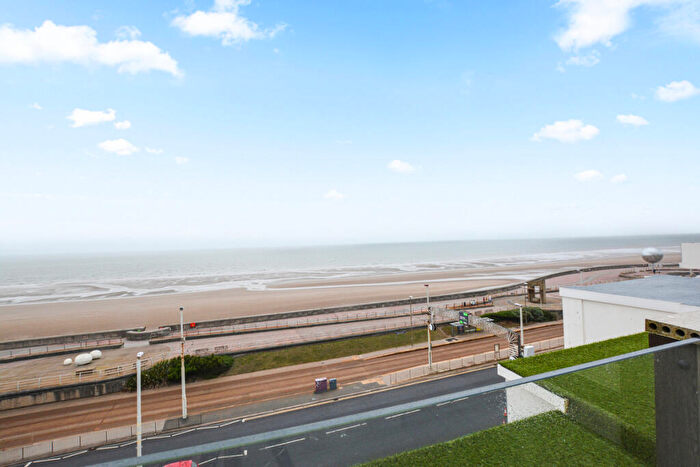 2 Bedroom Flat For Sale In New South Promenade, Blackpool, FY4
