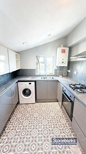 2 Bedroom Flat To Rent In Trinity Road, Southall, UB1