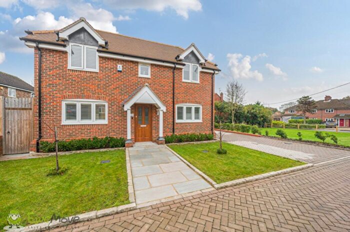 2 Bedroom Detached House For Sale In Cherry Close, Tadley, Hampshire, RG26