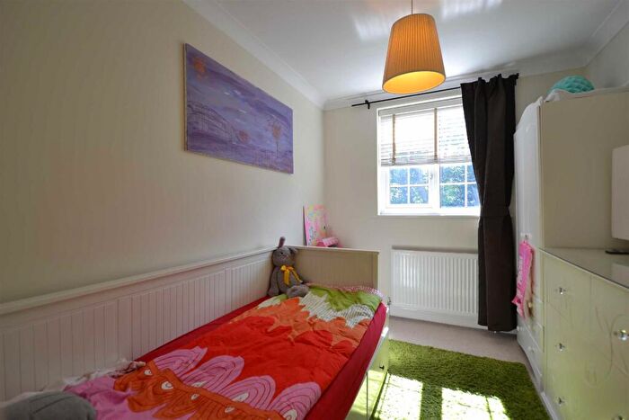 4 Bedroom Town House To Rent In Briarwood, Wilmslow, SK9