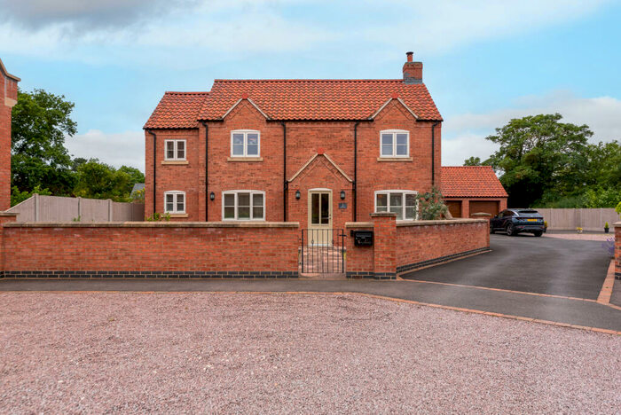 4 Bedroom Detached House For Sale In Old Bell Lane, Carlton-on-Trent, NG23