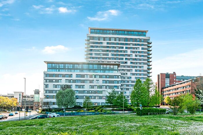 2 Bedroom Flat For Sale In Alencon Link, Basingstoke, RG21