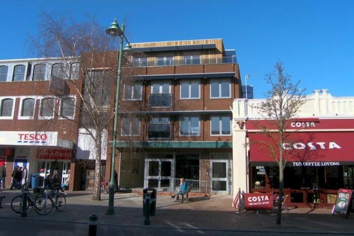1 Bedroom Flat To Rent In High Street, Egham, Surrey, TW20