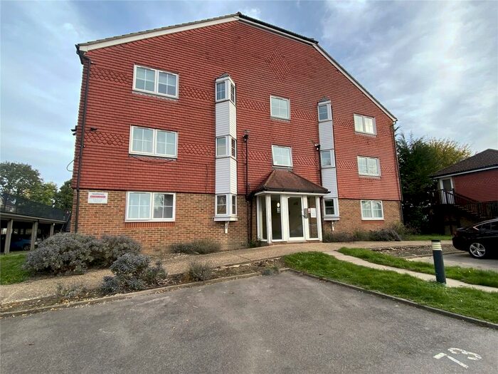 2 Bedroom Flat To Rent In Tuscany Gardens, Crawley, West Sussex, RH10