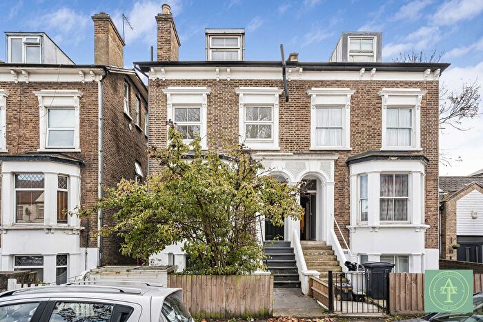 2 Bedroom Flat For Sale In Pellatt Grove, Wood Green, London, N22