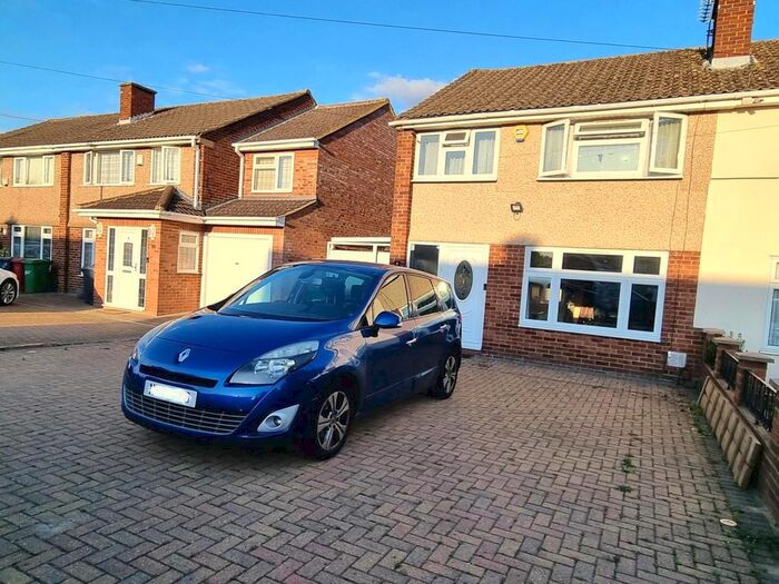 3 Bedroom Semi-Detached House To Rent In Radcot Avenue, Langley, Slough, SL3