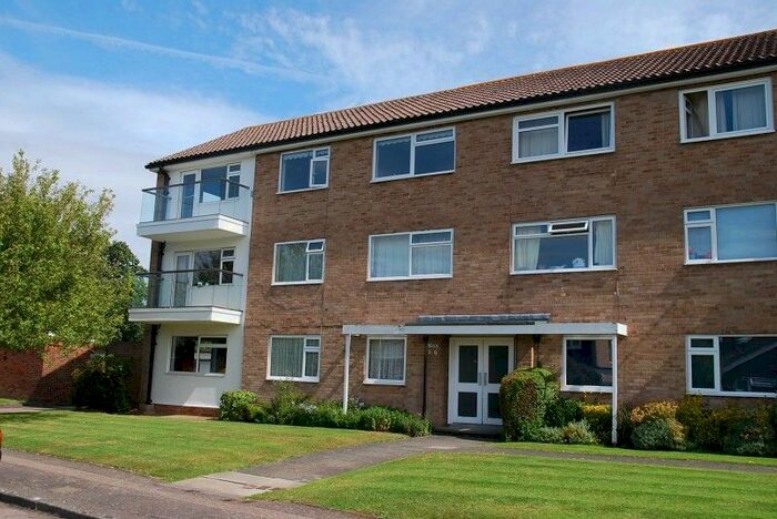 3 Bedroom Flat For Sale In Floral Court, Ashtead, KT21