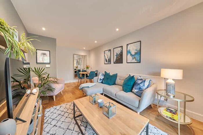 1 Bedroom Flat For Sale In Bradley Road, Clapham, London, SW4