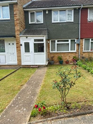 3 Bedroom Semi-Detached House To Rent In Hebden Close, Luton, LU4