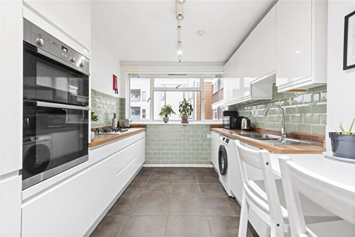 3 Bedroom Apartment For Sale In Chatham Road, London, SW11