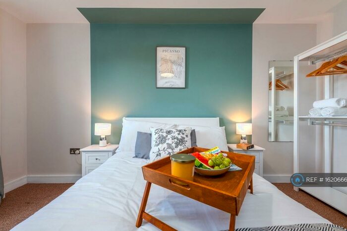 2 Bedroom Flat To Rent In Galleon Way, Cardiff, CF10