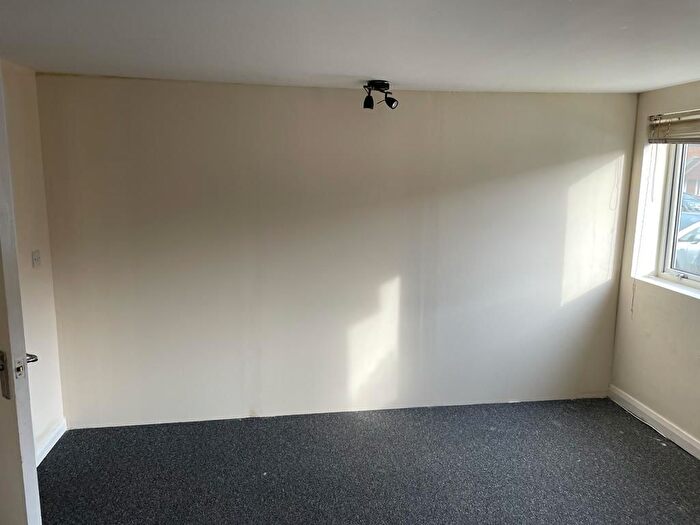 3 Bedroom Flat To Rent In Milliners Way, Luton, LU3