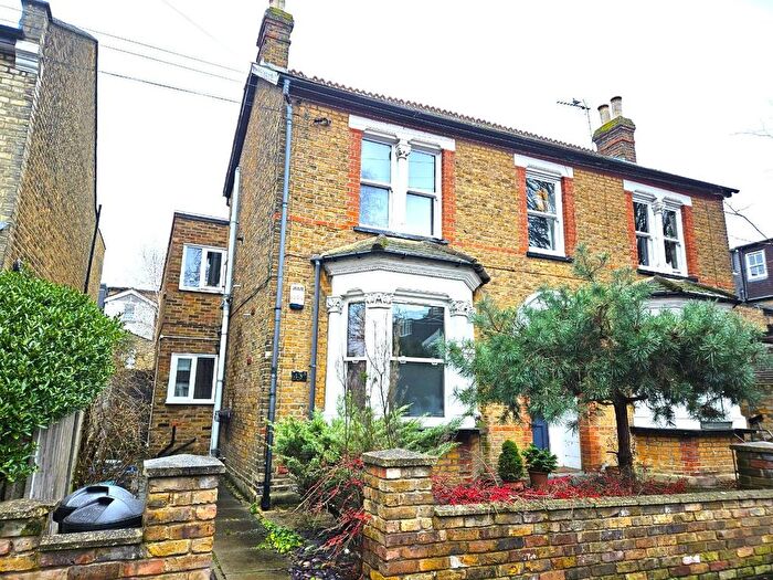 1 Bedroom Flat To Rent In Garden Flat, Windsor Road, Teddington, TW11
