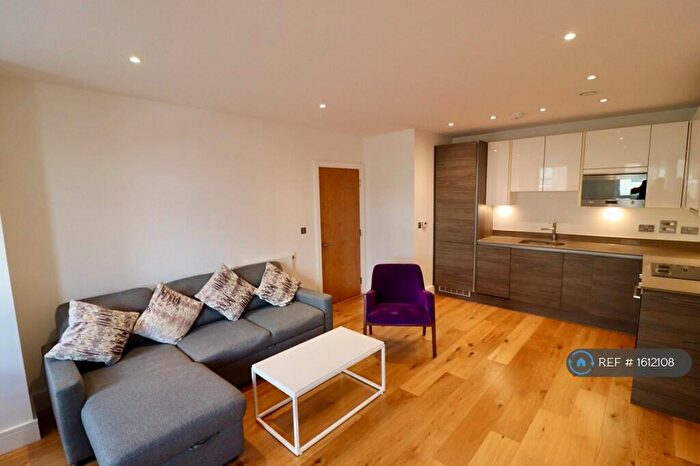 1 Bedroom Flat To Rent In Harbourside Court, London, SE8