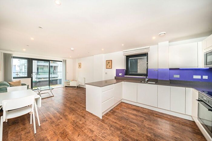 2 Bedroom Flat For Sale In Osiers Road, Wandsworth, SW18
