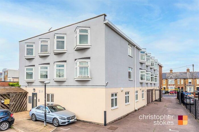 2 Bedroom Flat To Rent In Borne House, Turners Hill, Cheshunt, Hertfordshire, EN8