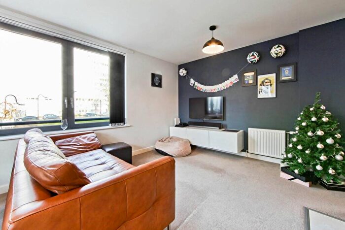 2 Bedroom Flat To Rent In Rosefield, Finsbury Park, London, N4