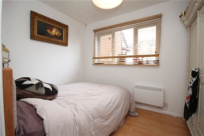 1 Bedroom Flat To Rent In Peartree Avenue, London, SW17