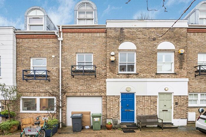 3 Bedroom Semi-Detached House To Rent In Highbury Terrace Mews, Islington, London, N5