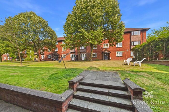 3 Bedroom Apartment For Sale In Canterbury Gardens, Salford, Greater Manchester, M5