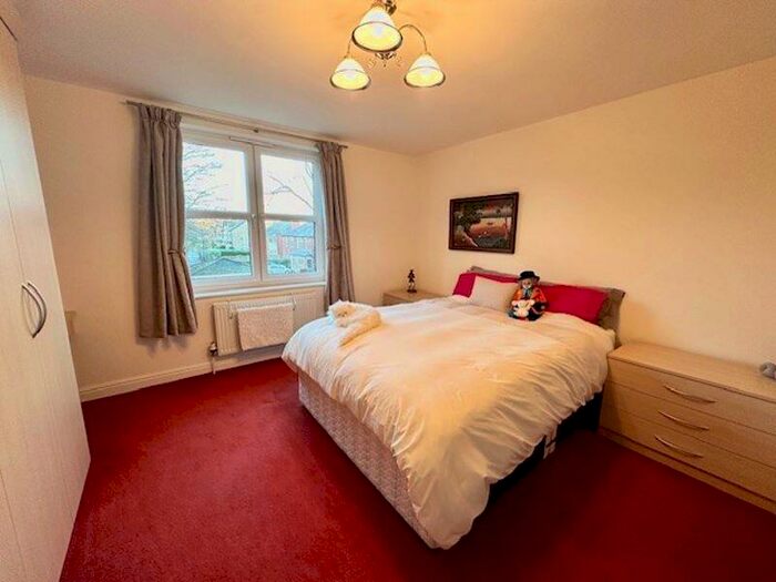 2 Bedroom Apartment For Sale In Skircoat Lodge, Skircoat Green, Halifax, HX3