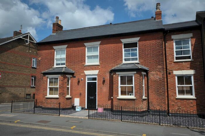 1 Bedroom Flat To Rent In Langley Road, Watford, WD17