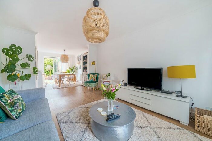 3 Bedroom Terraced House To Rent In Oxford Road, Sutton Scotney, SO21