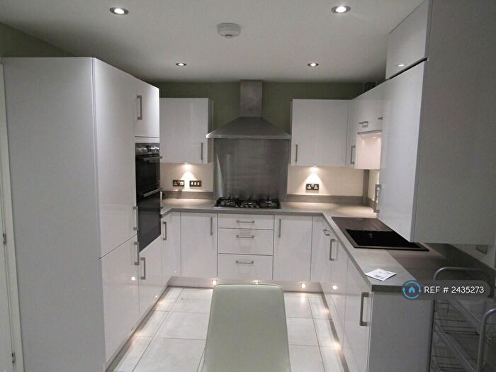 4 Bedroom Semi-Detached House To Rent In Winstanley Road, Manchester, M40