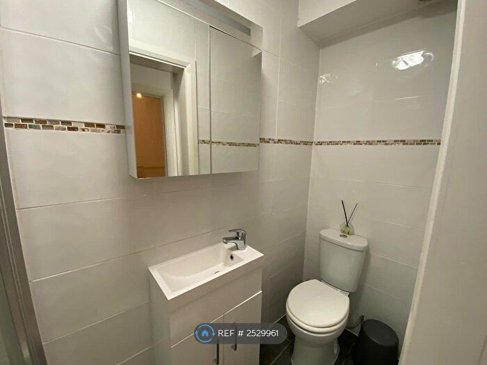1 Bedroom Flat To Rent In New Cross Road, London, SE14