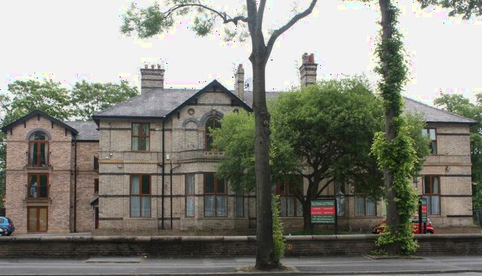 2 Bedroom Duplex To Rent In Flat Wilmslow Road, Fallowfield, M14