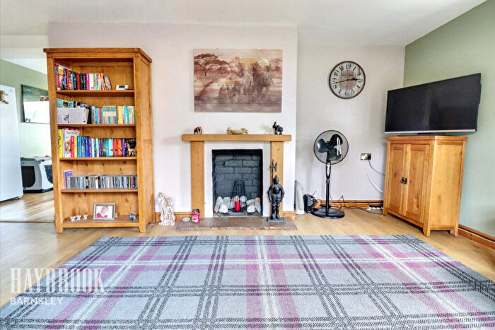 3 Bedroom Semi-Detached House For Sale In Broadway, Mapplewell, S75