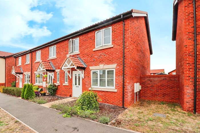 3 Bedroom End Of Terrace House For Sale In Lizards Way, Beck Row, Bury St. Edmunds, IP28
