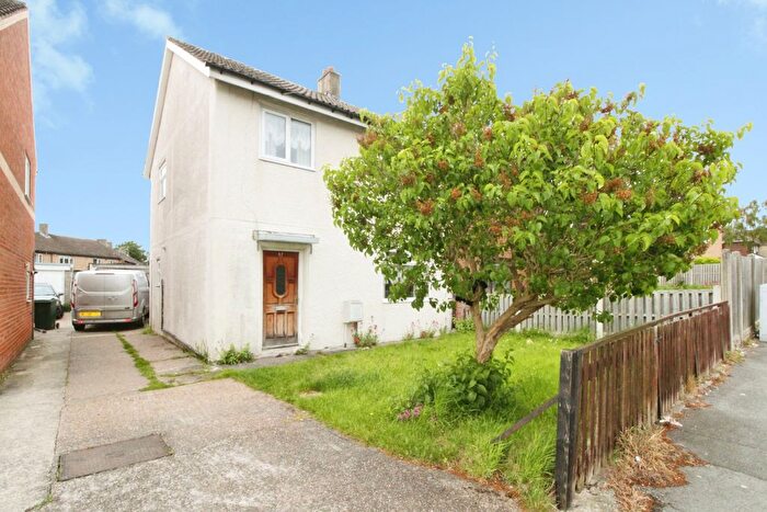 3 Bedroom Semi-Detached House For Sale In Holderness Drive, Sheffield, S26