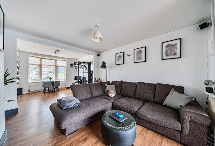 3 Bedroom Terraced House For Sale In Wrythe Lane, Carshalton, SM5