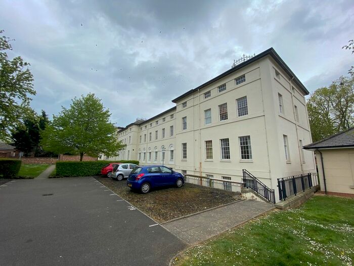2 Bedroom Flat To Rent In The Crescent, Gloucester, GL1