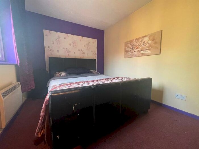 1 Bedroom Apartment To Rent In Swaythling Close, London, N18