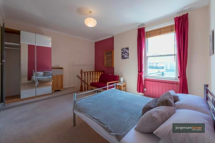 Studio To Rent In Goldhawk Road, London, W12