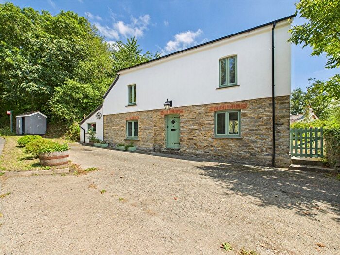 4 Bedroom Detached House For Sale In Yeolmbridge, Launceston, Cornwall, PL15