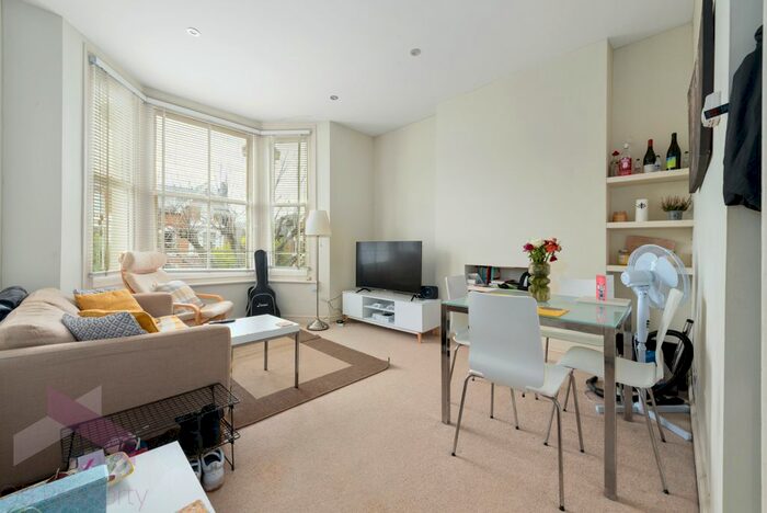 1 Bedroom Flat To Rent In Queens Road, Wimbledon, London, SW19