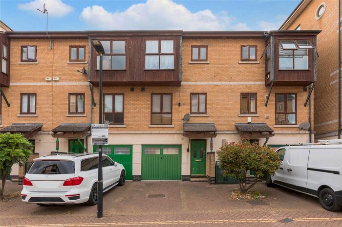 3 Bedroom Terraced House For Sale In Hardy Avenue, London, E16
